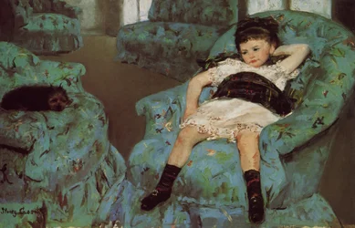 Niña en un sillón azul